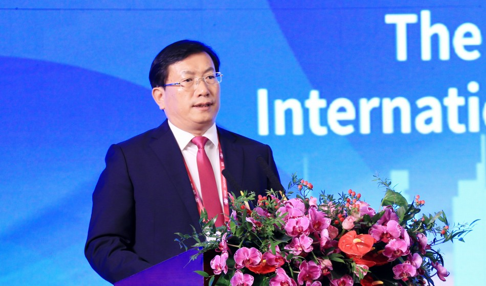 2017年首届年会现场 时任济南市长王忠林做主旨演讲