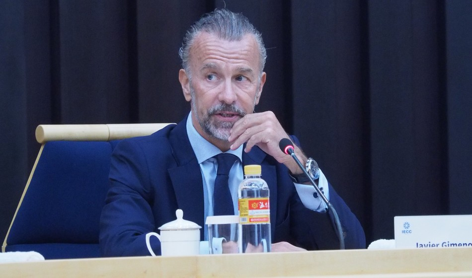 咨委会成员预备会召开