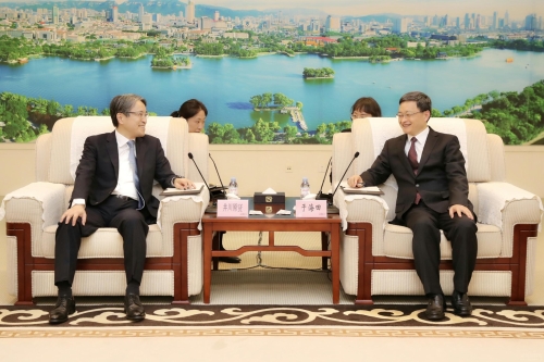 于海田会见日本驻青岛总领事井川原贤