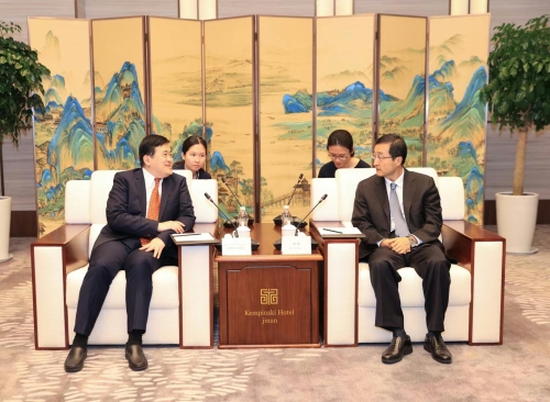 刘强会见泰国驻华大使阿塔育·习萨目一行